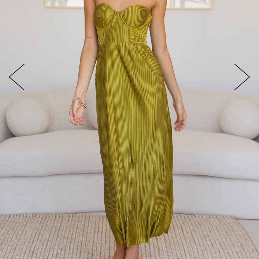 Nwt hello molly green dress size small